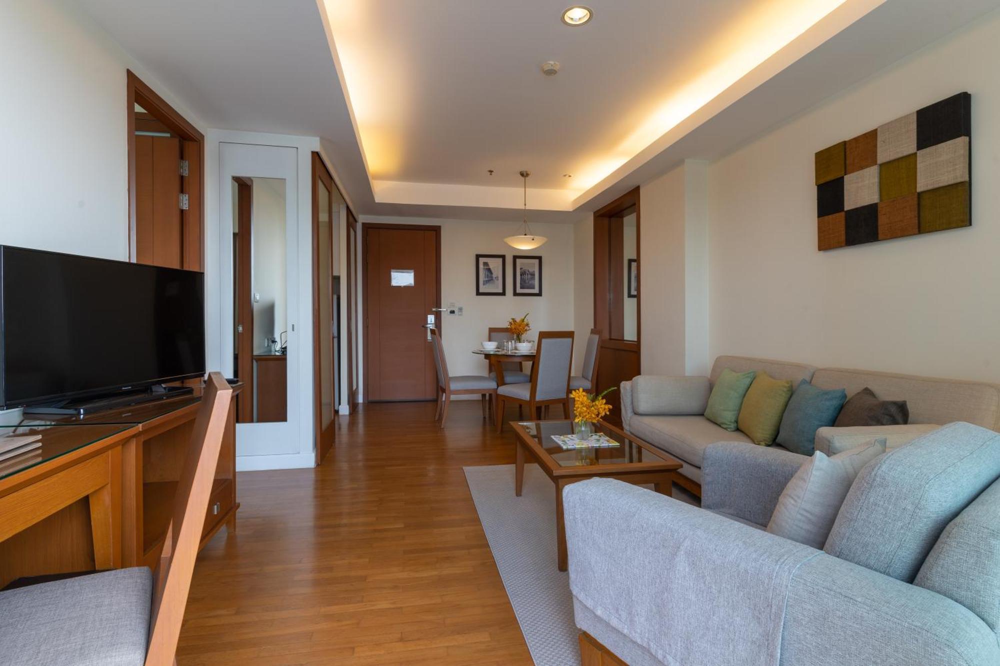 Cape Racha Hotel Si Racha Bagian luar foto